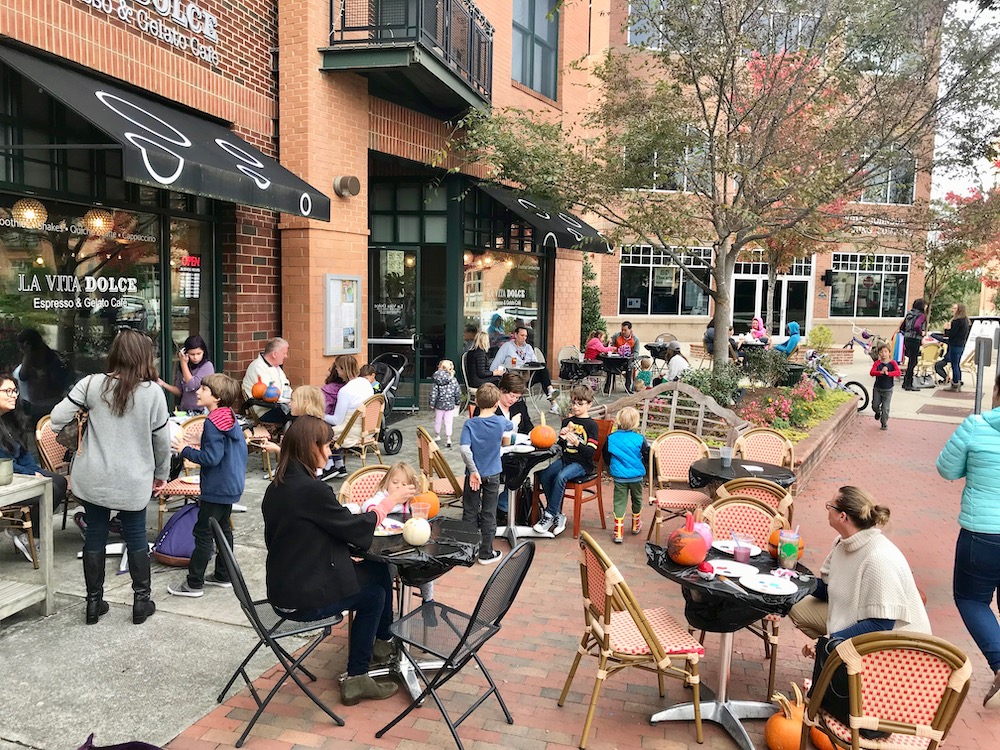 Paint a Pumpkin at La Vita Dolce event